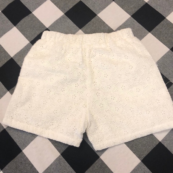 Eyelet white shorts - Picture 2 of 3